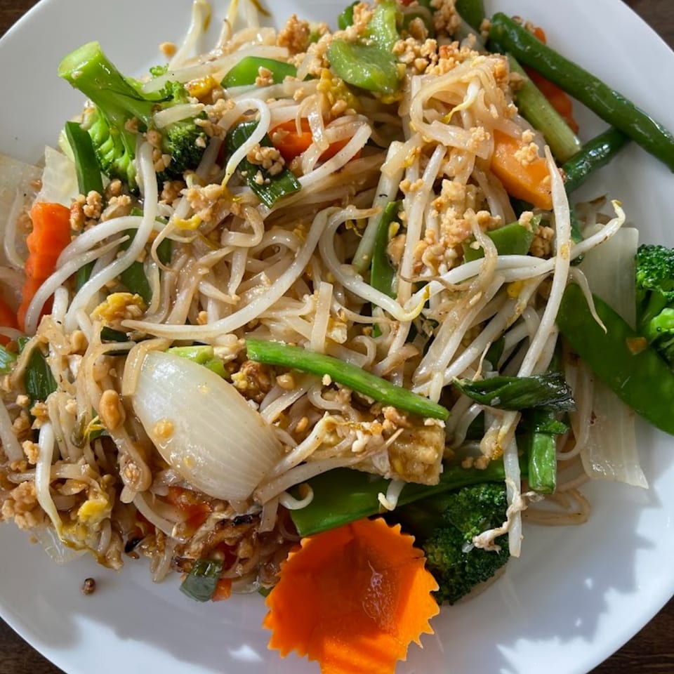 Close-up of Thai Nakornping's Pad See Ew with noodles, chicken, broccoli, carrots, and bean sprouts.
